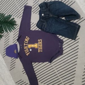 👶🏾Gently worn boys "LSU" Onesie size 12-188. Beanie Hat included!